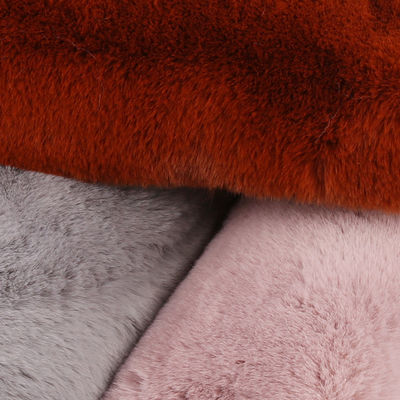 Superzacht 100% polyester 20-25mm D gebreide stof konijnen bont stof voor de comfortabiliteit