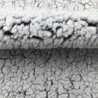 Schoon en duurzaam gedrukt Shu Velveteen stof voor winterkleding 100% polyester