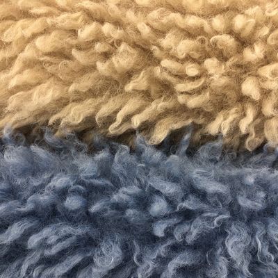 Voorkant Materiaal 100% polyester Long Pile Faux Fur Stof voor gezellige en stijlvolle kleding