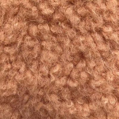 Vlekwerend 100% polyester op maat gemaakte deeltjes lamswol jas voor damestof