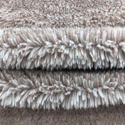 100% polyester, kationisch gekleurd gebreide Sherpa-vliesstof voor verschillende toepassingen