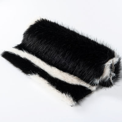 Ervaar het comfort van Big Fur 100 Polyester garen Telling Geen in winterkleding