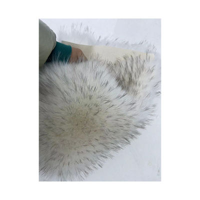 Zachte en luxe gebreide witte bont met zwarte punt gekleurde kleur pom bontstof