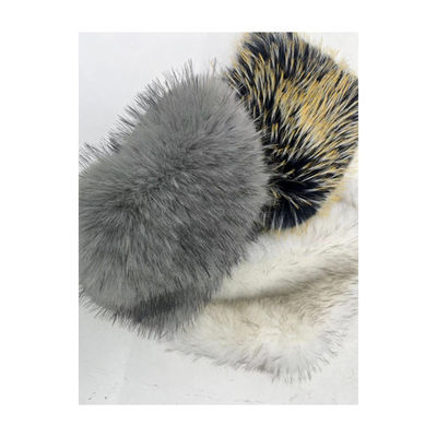 Zachte en luxe gebreide witte bont met zwarte punt gekleurde kleur pom bontstof