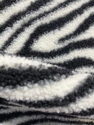 Op maat gedrukte Teddy stof Warm 100% Polyester Gebreide voor jas en speelgoed Breedte 58/60