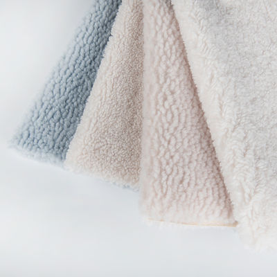 Winterjas met gebreide kleding en een Teddy Sherpa-valse bont