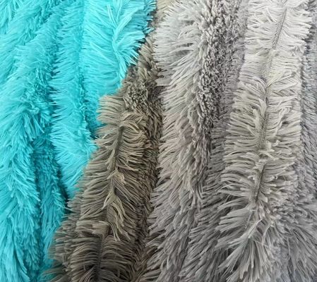 Zacht en duurzaam 58/60" breed Polyester gebreide PV-plushstof voor speelgoedproductie