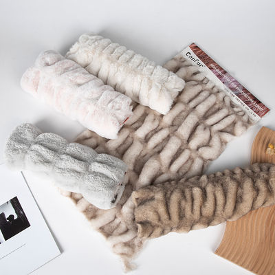 Dikke zware stoffen voor textielproducten voor huishoudens Geverfd vals konijnen bont 100% polyester elastisch