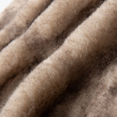 Dikke zware stoffen voor textielproducten voor huishoudens Geverfd vals konijnen bont 100% polyester elastisch