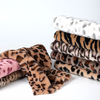 Weft Suede 100% Polyester Comfortable Plush Fur Stof voor Kleding Custom Pattern