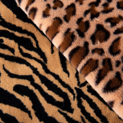 Weft Suede 100% Polyester Comfortable Plush Fur Stof voor Kleding Custom Pattern
