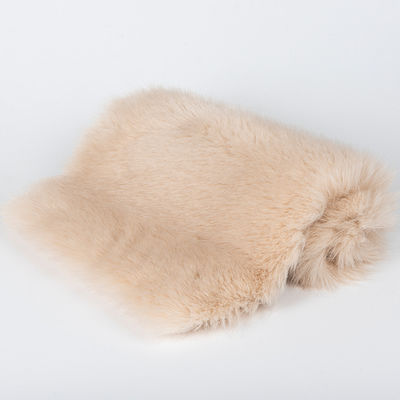 Zacht 100% polyester, vals konijnenvelstof voor winterponchos en damespulsen