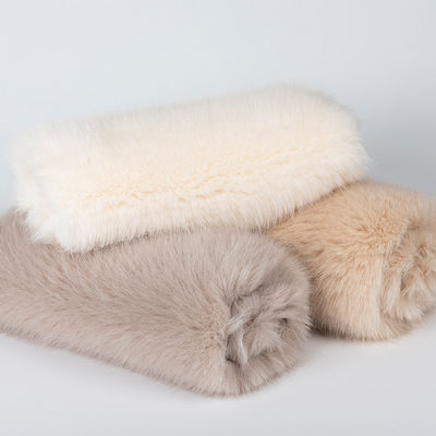 Zacht 100% polyester, vals konijnenvelstof voor winterponchos en damespulsen