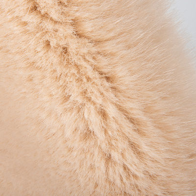 Zacht 100% polyester, vals konijnenvelstof voor winterponchos en damespulsen