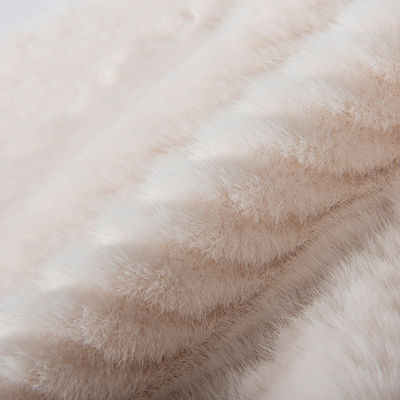 Zachte en gezellige 100% polyester tricot gebreide geborstelde valse bontstof voor damesjas