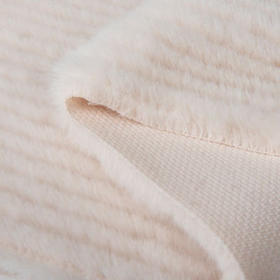 Zachte en gezellige 100% polyester tricot gebreide geborstelde valse bontstof voor damesjas